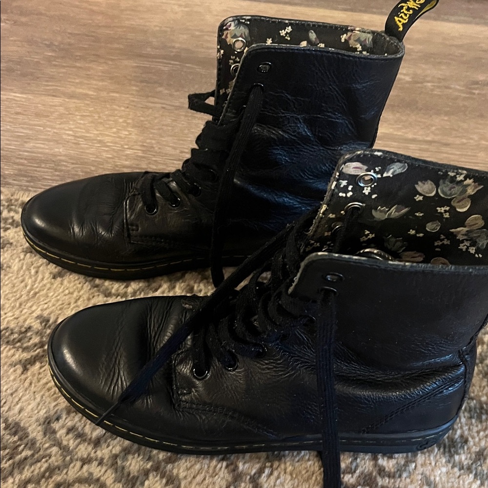 Dr. Martens Stratford lace-up leather Boots Womens US 7 Black Floral Lined